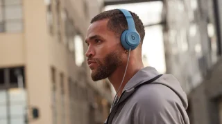 Beats Solo Buds」オレンジカラーが7月4日発売。国内ではセブン